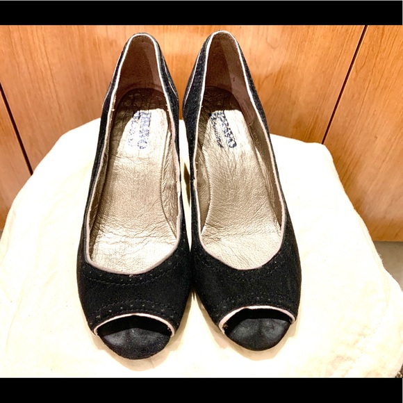 ❌SOLD❌ Black suede open toe wedge shoes - Picture 2 of 5